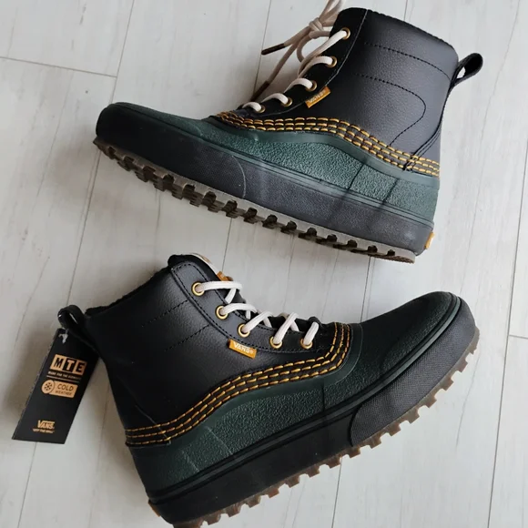 VANS NEW Standard Mid Snow MTE Boots - Picture 2 of 13